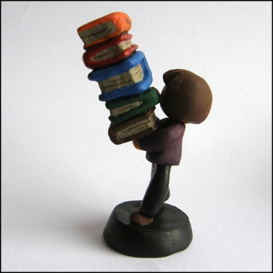 figurka znavzduchu schnouc hlny jak nese knihy zboku