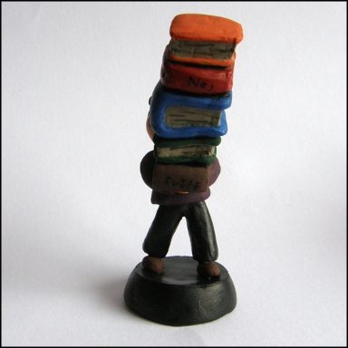 figurka znavzduchu schnouc hlny jak nese knihy zpedu